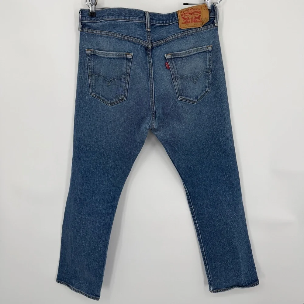 Levi's 501 Original Fit Jeans in a Classic Medium Wash Blue Denim 33W 30L